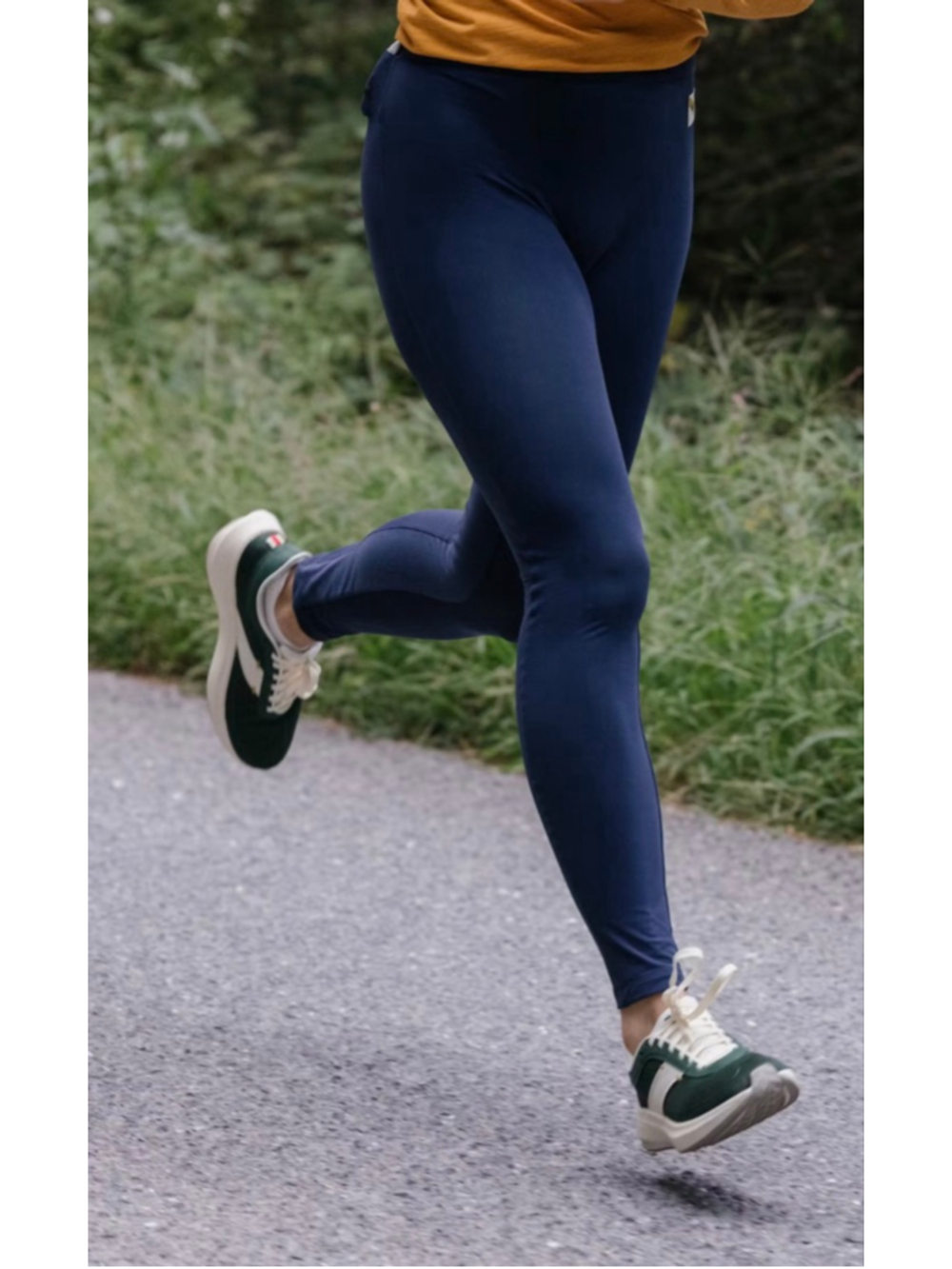 Women's Tracksmith Navy Leggings S with Red Stripe